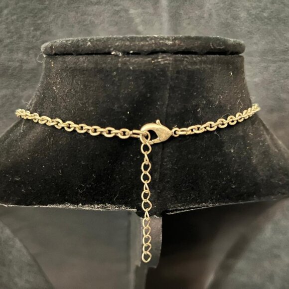 Orante Lapi Lazuli Necklace - Picture 2 of 2